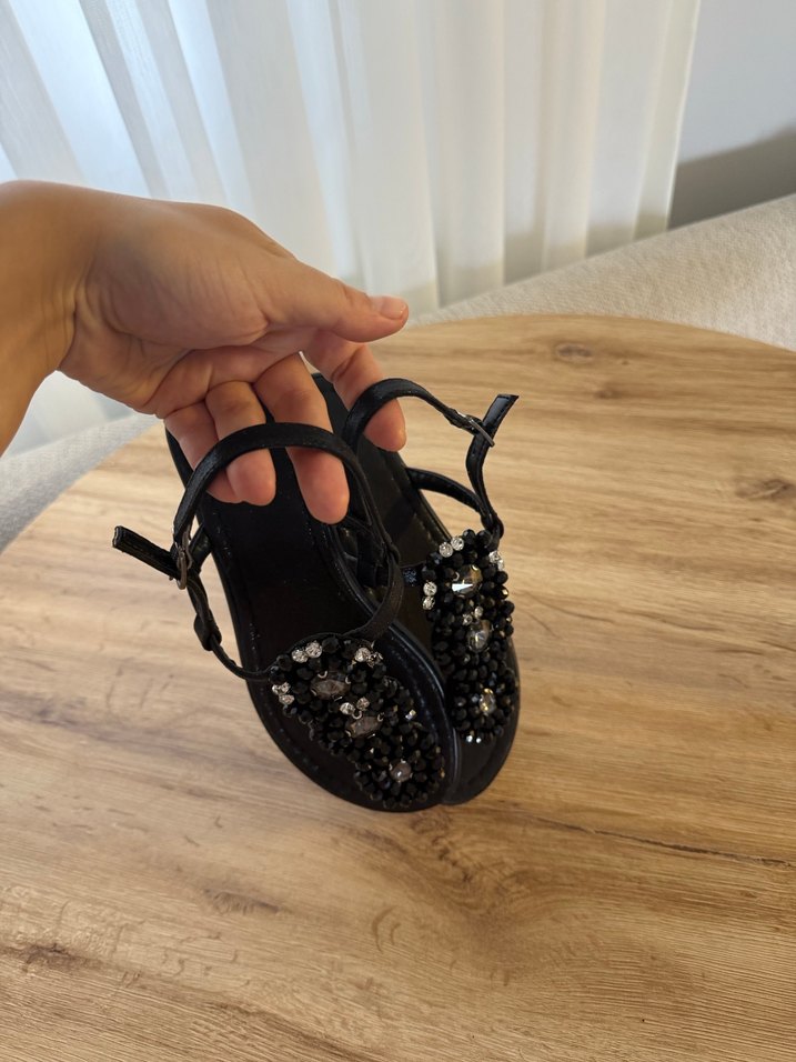 Boncuk İşlemeli Siyah Dolgu Topuklu Kadın Sandalet - Görsel 4