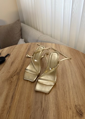 Altın Renkli İnce Topuklu Kadın Abiye Ayakkabı - Görsel 5