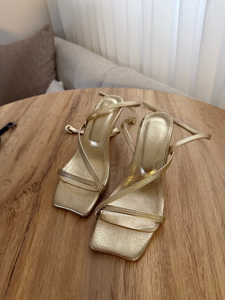 Altın Renkli İnce Topuklu Kadın Abiye Ayakkabı - Görsel 2