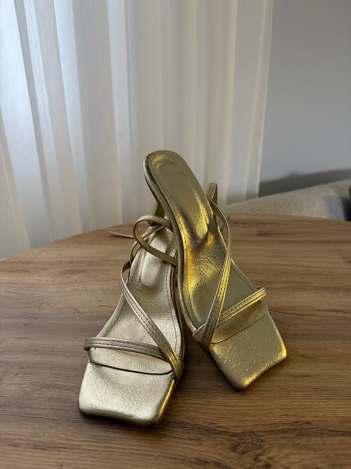 Altın Renkli İnce Topuklu Kadın Abiye Ayakkabı - Görsel 3