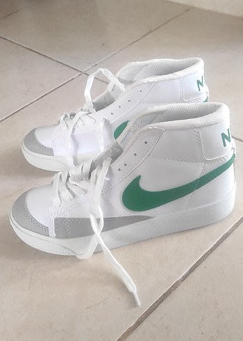 Beyaz Elastik Bağcıklı Kadın Spor Ayakkabı - Görsel 2