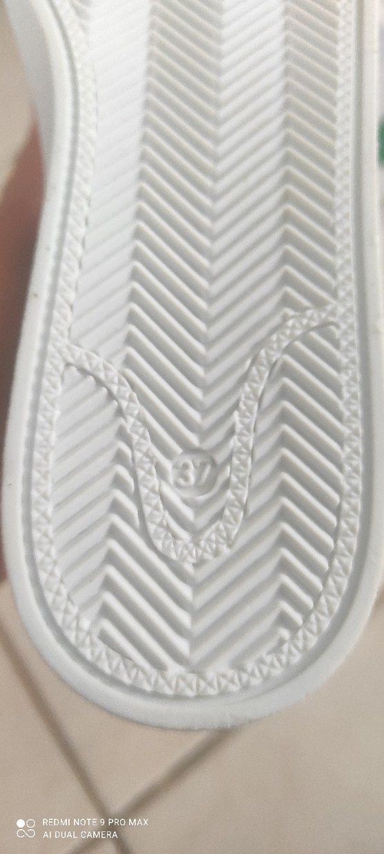 Beyaz Elastik Bağcıklı Kadın Spor Ayakkabı - Görsel 4