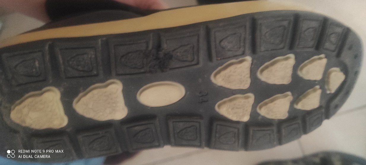 Siyah Erkek çocuk bot - Görsel 2