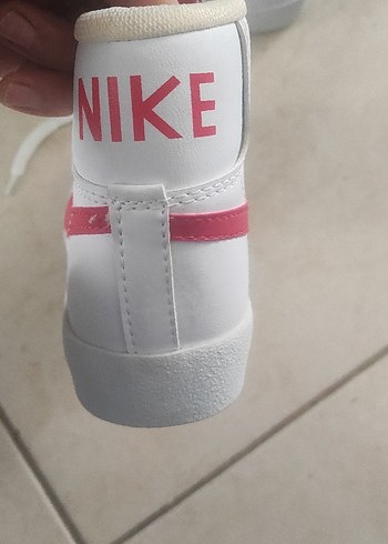 Beyaz Pembe Nike Kadın Dolgu Topuk Spor Ayakkabı - Görsel 3