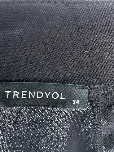 34 Beden siyah Renk Trendyol & Milla Bluz %70 İndirimli.