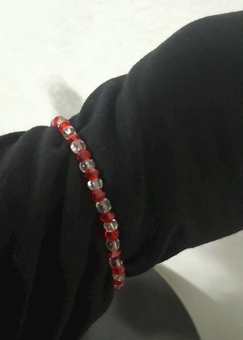 Kırmızı Boncuklu Minimalist Kadın Bileklik