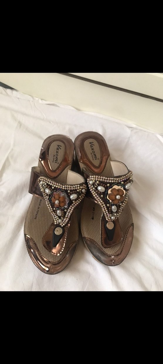 Boncuk İşlemeli Kahverengi Dolgu Topuk Terlik - Görsel 2