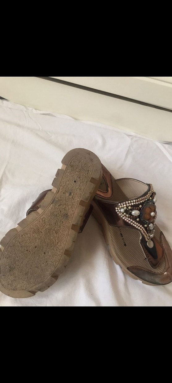 Boncuk İşlemeli Kahverengi Dolgu Topuk Terlik - Görsel 3