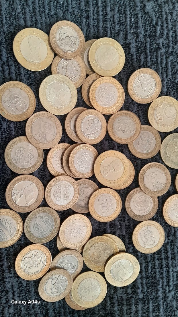 Altın ve Gri Renkli Puzzle Parçaları - Görsel 2