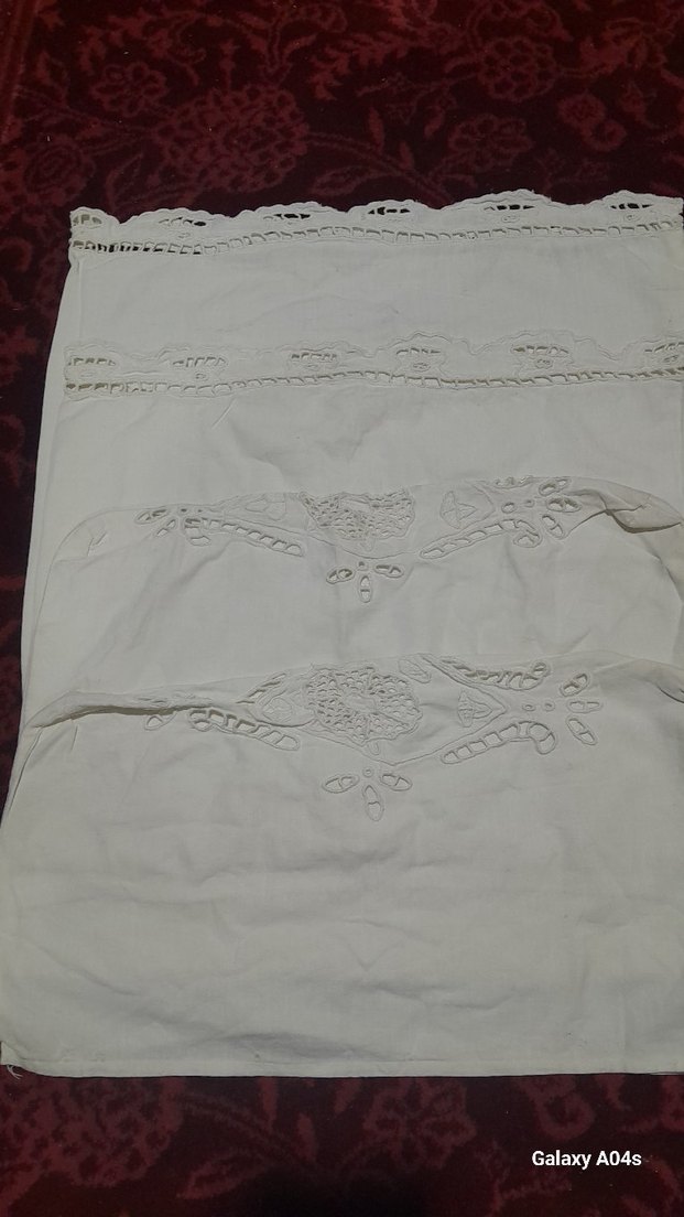 İşlemeli Beyaz  uzun yastik  2 adet tepesi mevcut - Görsel 4