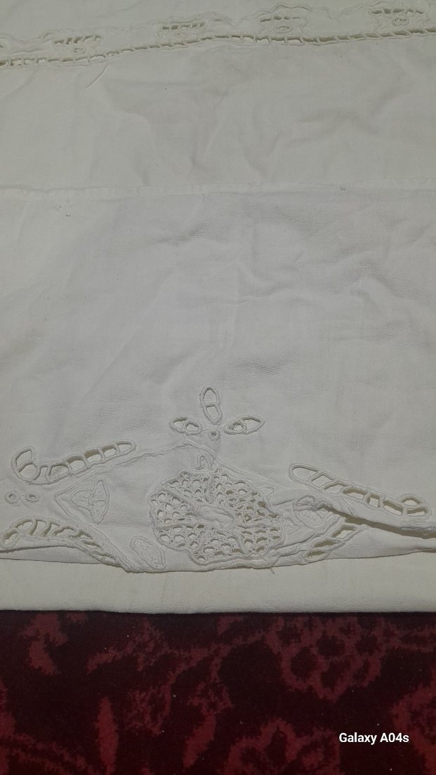 İşlemeli Beyaz  uzun yastik  2 adet tepesi mevcut - Görsel 5