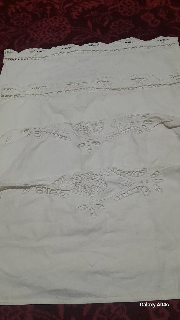 İşlemeli Beyaz  uzun yastik  2 adet tepesi mevcut - Görsel 3