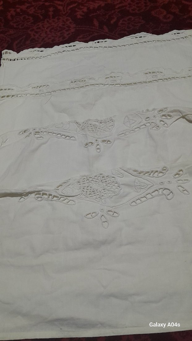 İşlemeli Beyaz  uzun yastik  2 adet tepesi mevcut - Görsel 2