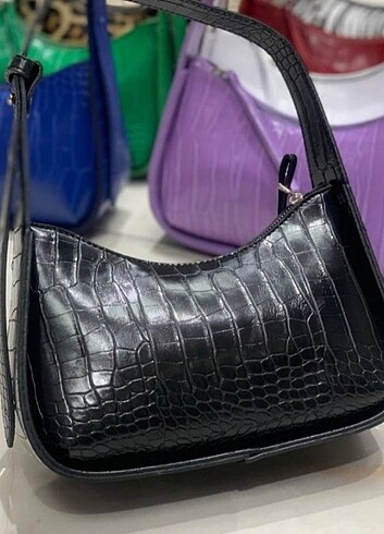 Siyah kroko desenli baget çanta