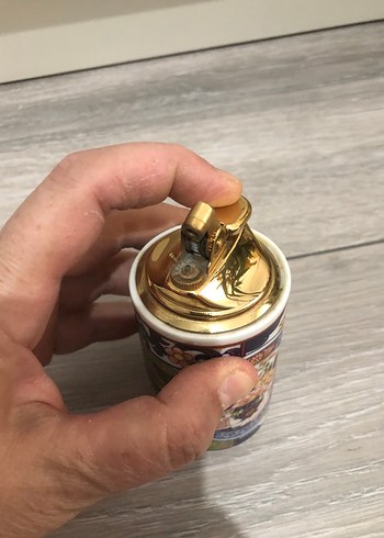 American Vintage Altın Kaplamalı Renkli çakmak