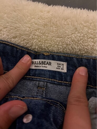34 Beden lacivert Renk pull and bear şort