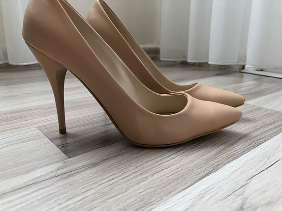 Nude stiletto