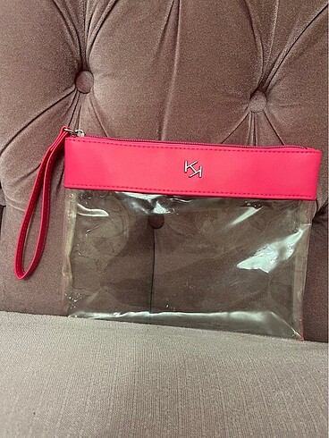 Kiko makyaj çantası + hediyeler