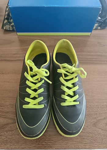 Fila Erkek çocuk 32 numara krampon ayakkabı
