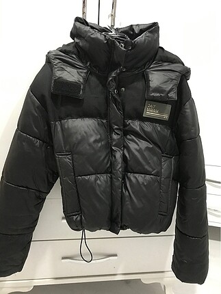 Bershka siyah şişme mont