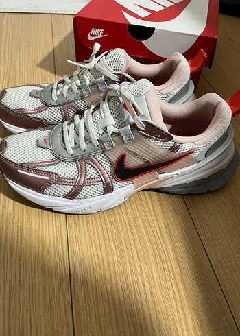 Nike V2K RUN Kadın Spor Ayakkabı - Görsel 3