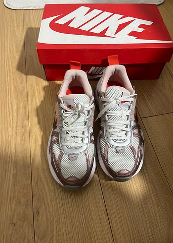 Nike V2K RUN Kadın Spor Ayakkabı - Görsel 2