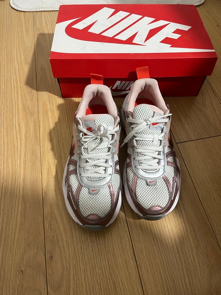 Nike V2K RUN Kadın Spor Ayakkabı - Görsel 2