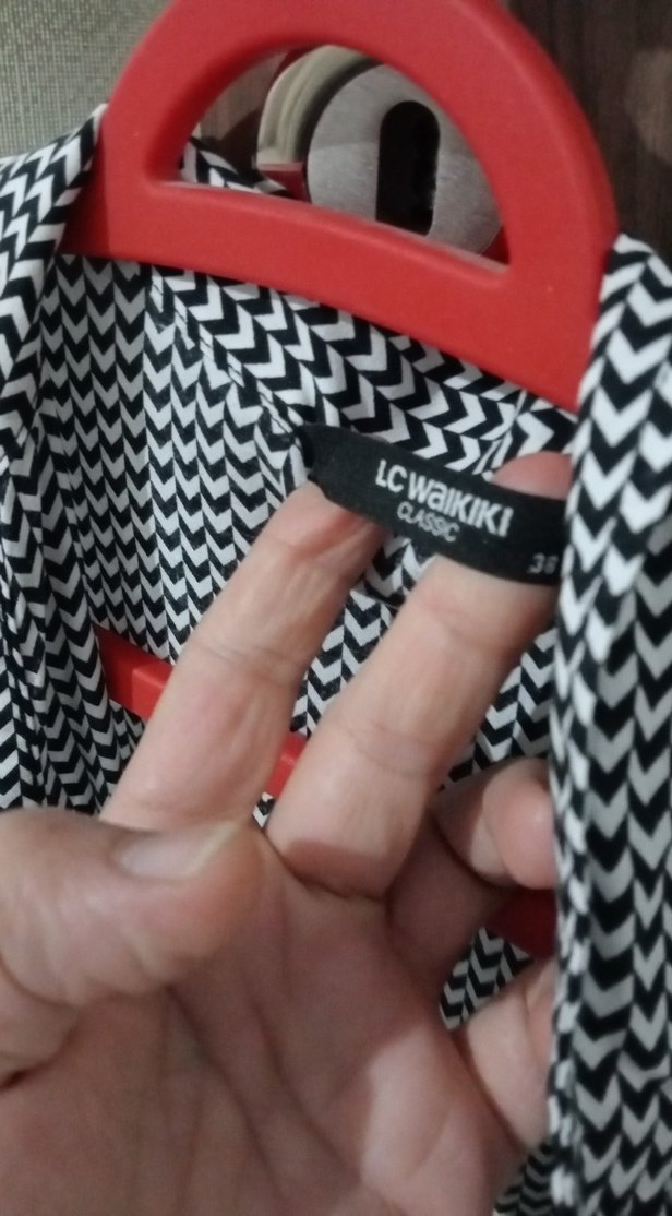 Gri V Yakalı Düğmeli Kadın Gömlek - Görsel 2