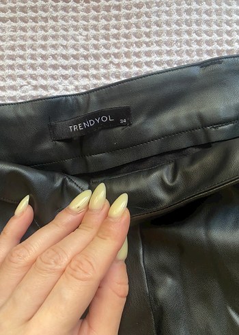 Kadın Siyah Deri Mini Şort - Görsel 4