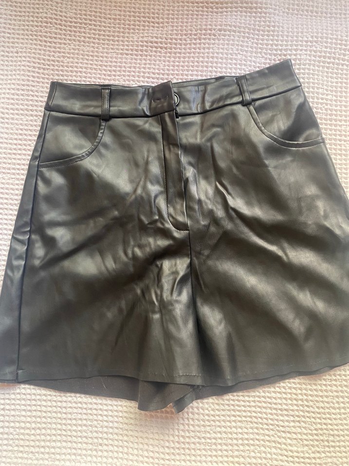 Kadın Siyah Deri Mini Şort - Görsel 3