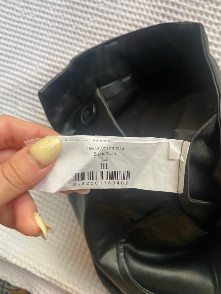 Kadın Siyah Deri Mini Şort - Görsel 5