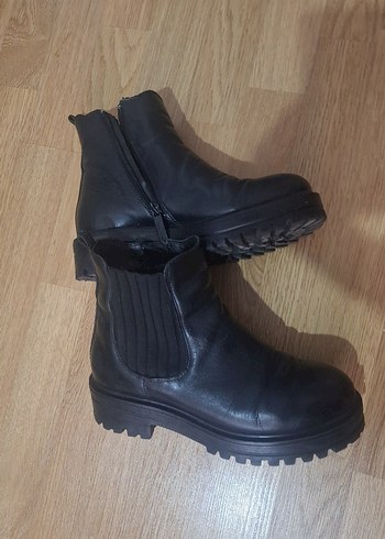 Düz Siyah Kadın Deri Bot - Görsel 3