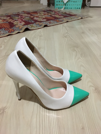 Beyaz stiletto