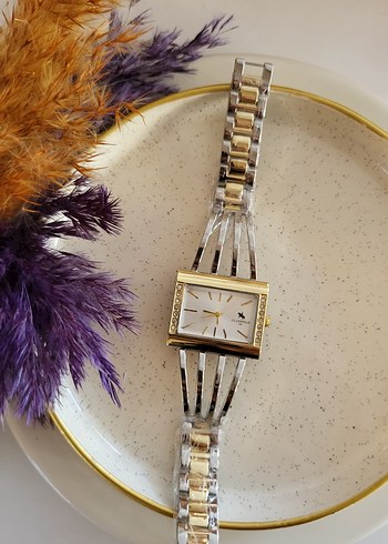 Swatch Zincir Detaylı Altın Renk Kadın Saat