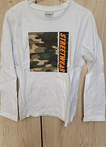 8 Yaş Beden Lc waikiki gömlek ve tshirtler