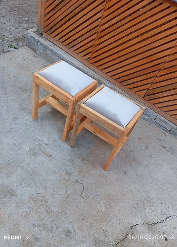 Bej  Minderli ahşap tabure - Görsel 3