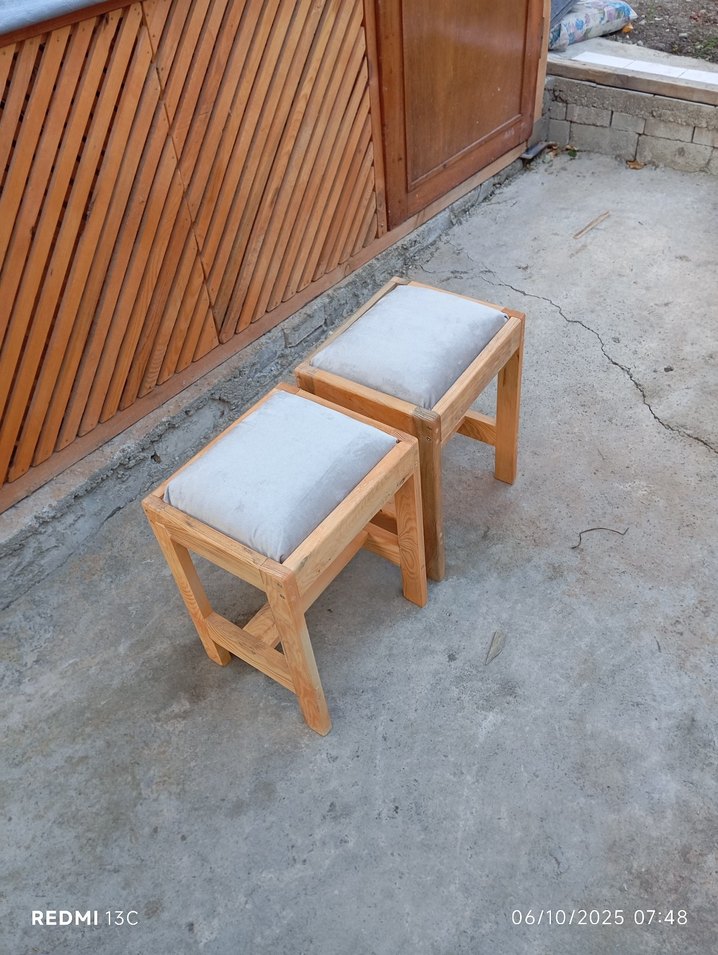 Bej  Minderli ahşap tabure - Görsel 4