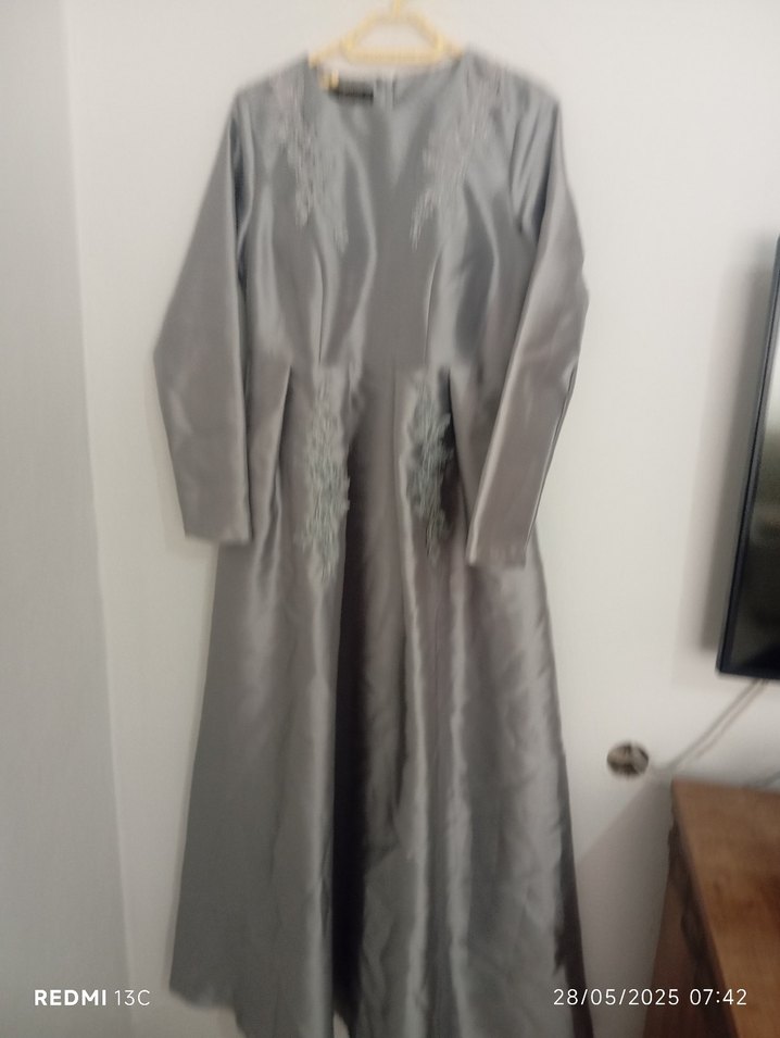 Gri İşlemeli Uzun Kollu Tesettür Abiye - Görsel 3