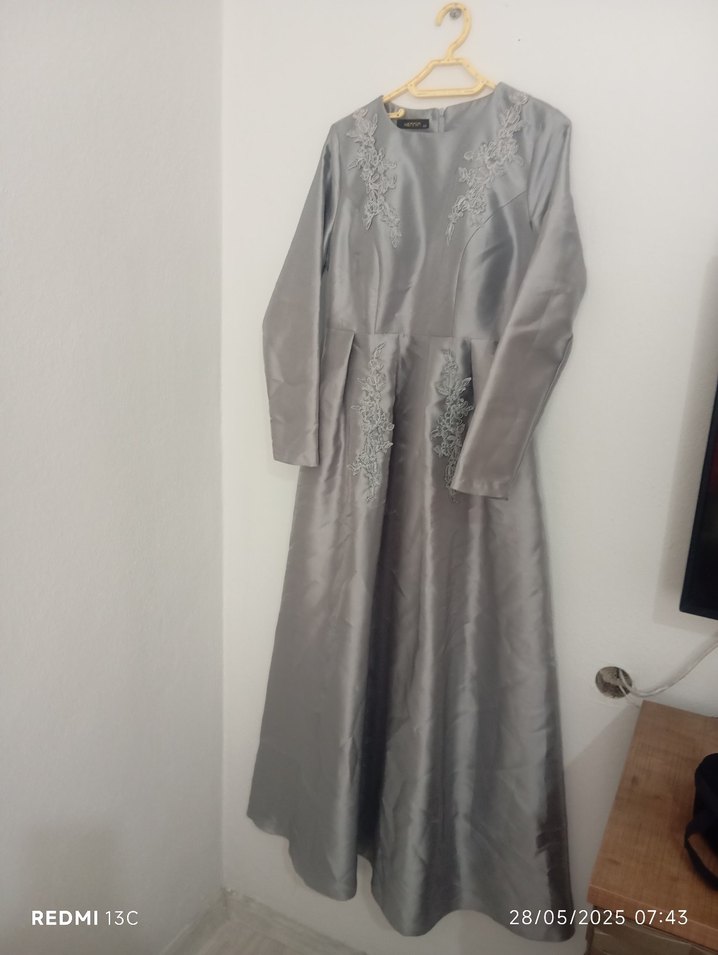 Gri İşlemeli Uzun Kollu Tesettür Abiye - Görsel 5