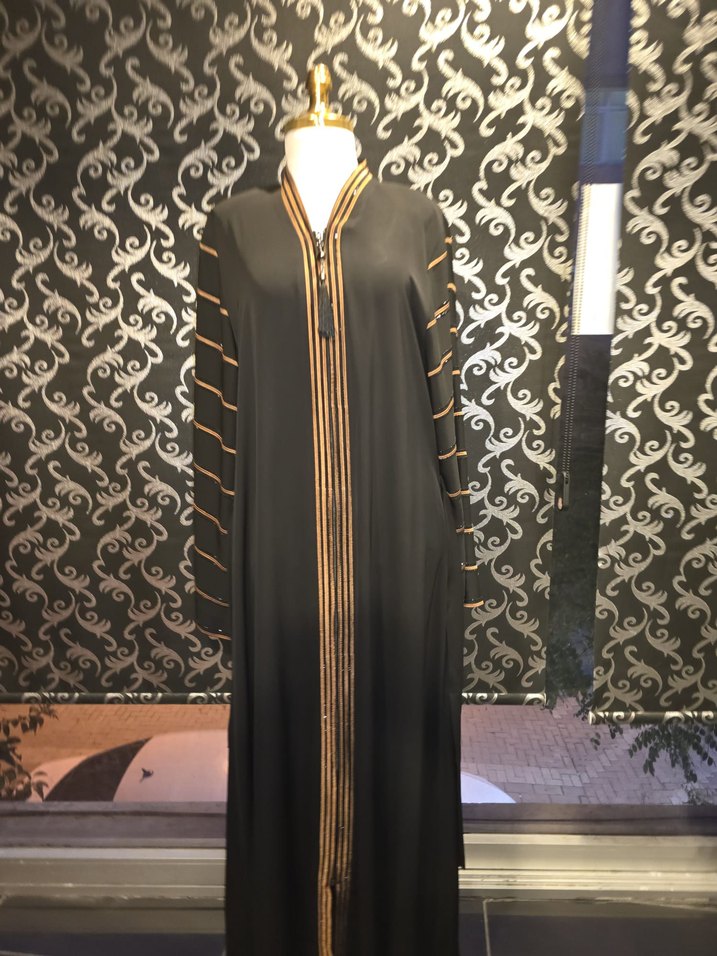 Uzun Kollu Siyah Nakışlı Kadın ferace - Görsel 5