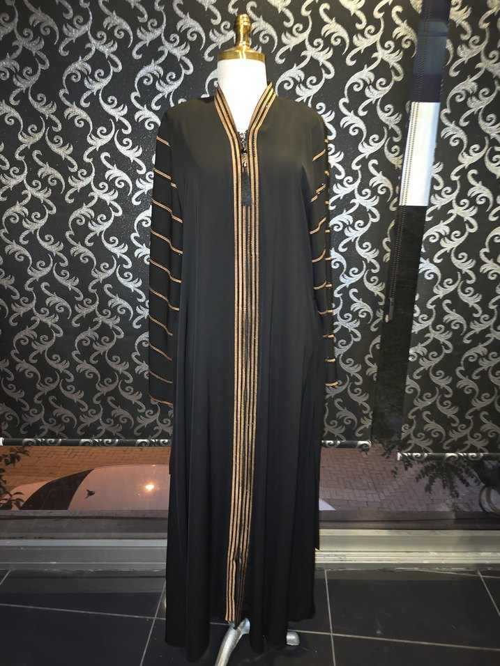 Uzun Kollu Siyah Nakışlı Kadın ferace - Görsel 2