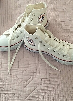 Beyaz Converse