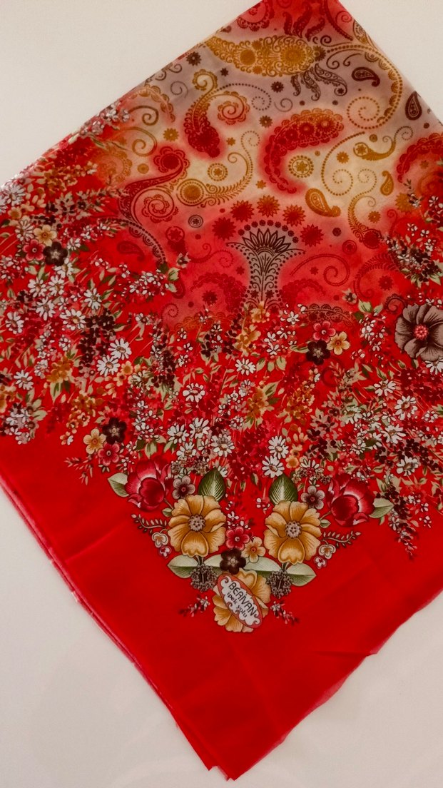 Kırmızı Çiçek Desenli İpek Fular - Görsel 4