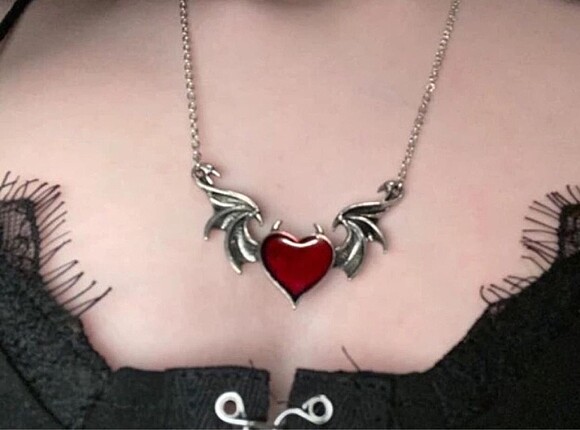 Sheinside kalpli kanatlı kolye