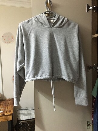 Kapşonlu crop sweatshirt