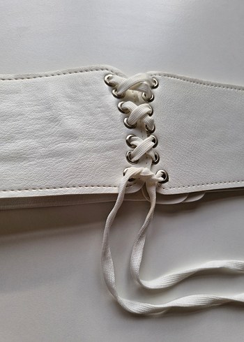 Beyaz Deri Kuşak Bağcıklı Kemer - Görsel 4