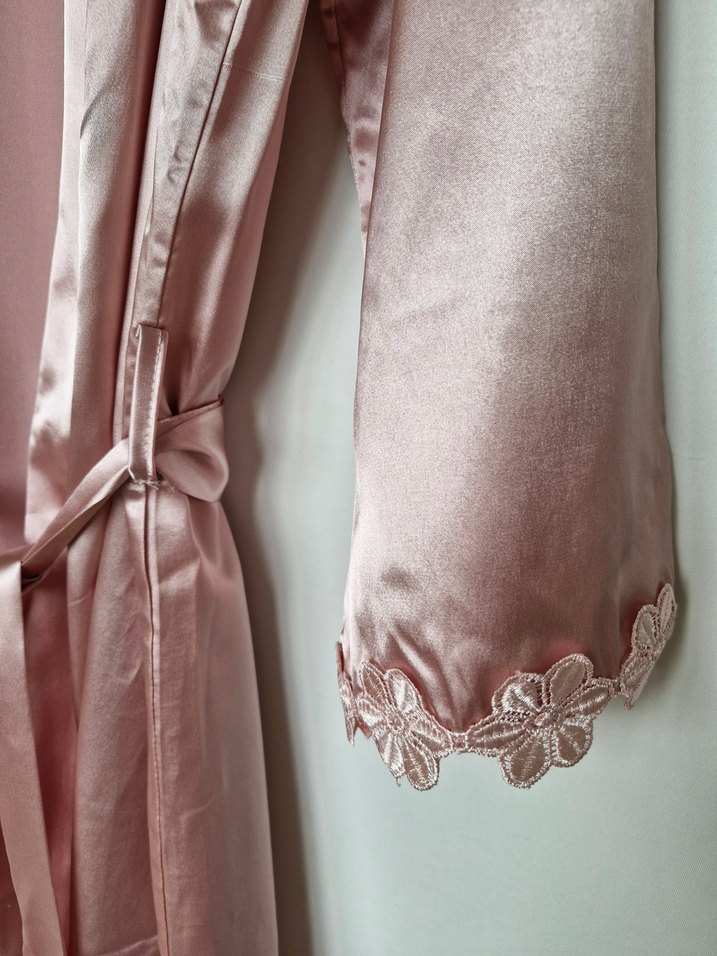 Pembe 4 Parça Saten Gecelik ve Sabahlık Takım - Görsel 4