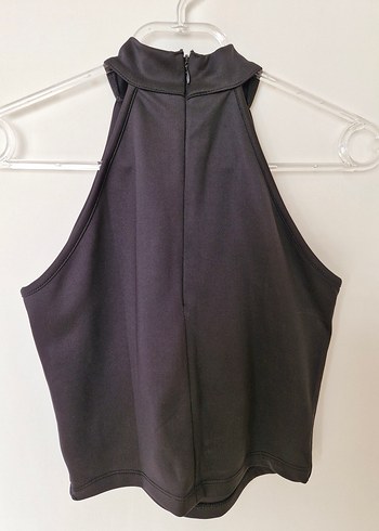 Yüksek Yakalı Siyah Crop Top - Görsel 2