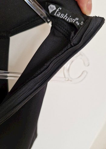 Yüksek Yakalı Siyah Crop Top - Görsel 5