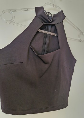 Yüksek Yakalı Siyah Crop Top - Görsel 4